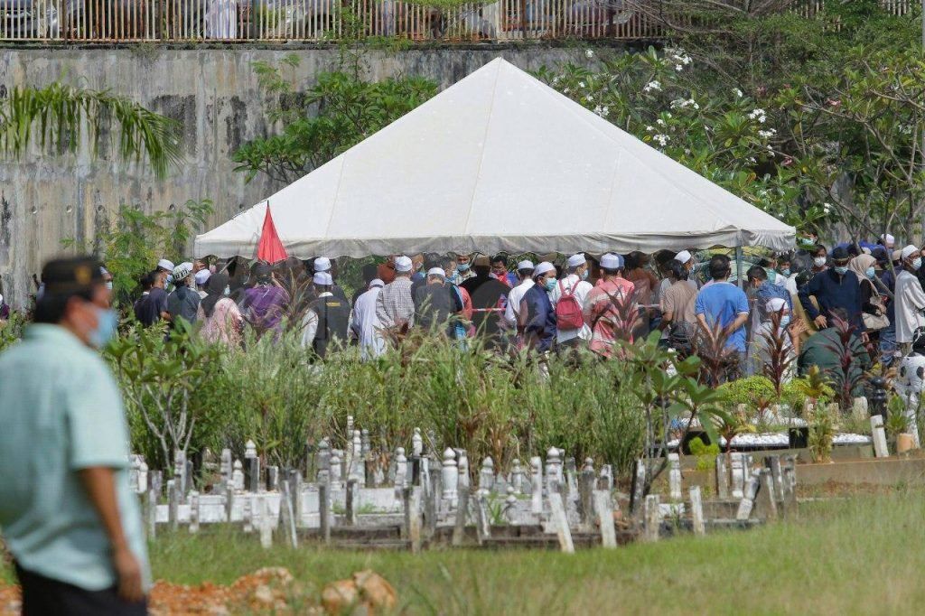 Ustaz Ismail Kamus selamat dikebumikan, menteri agama 